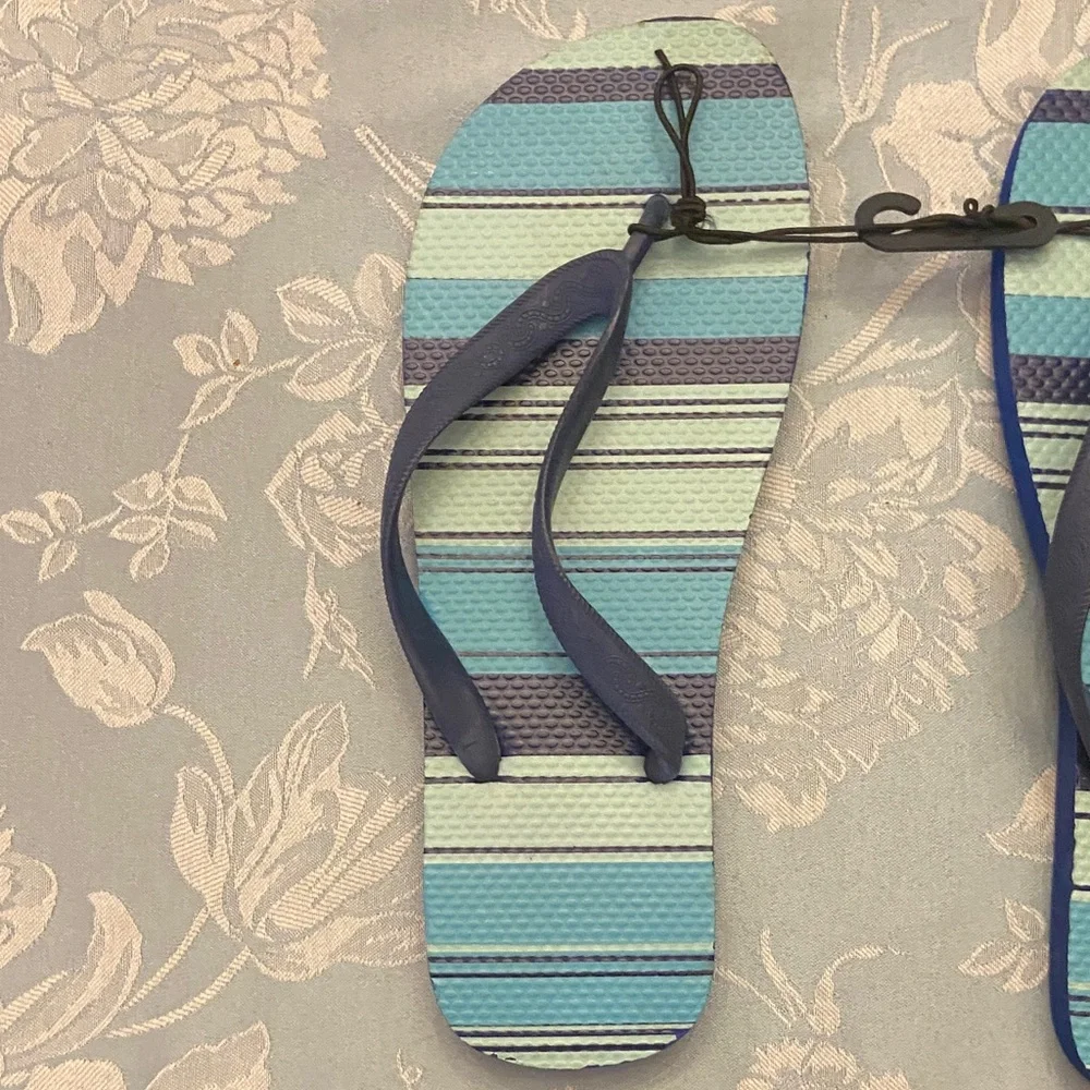 Eddie Bauer Striped Blue and Green Flip Flops NWT - Picture 6 of 7
